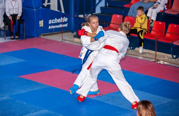 Kadın karate dövüş — Stok fotoğraf