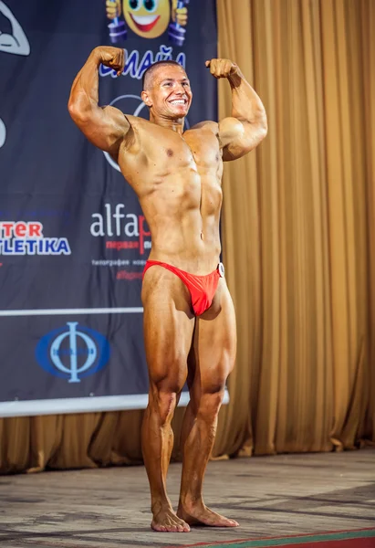 Participant in the category Men classic bodybuilding — Stock Photo, Image