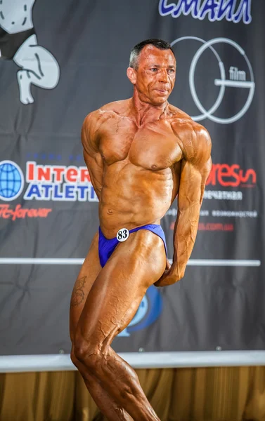 Participant in the category Men classic bodybuilding — Stock Photo, Image