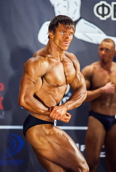 Participant in the category Men classic bodybuilding — Stock Photo, Image