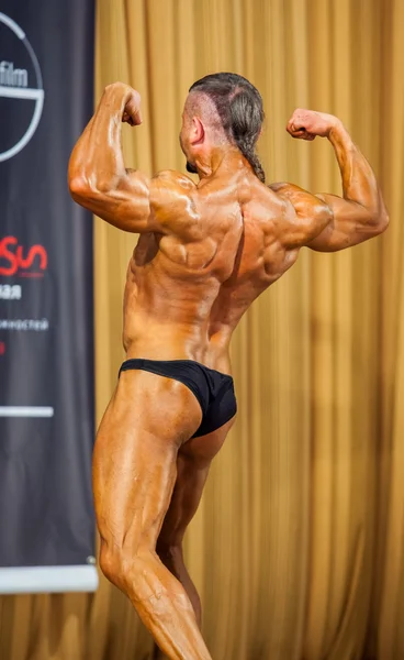 Deelnemer in de categorie mannen klassieke bodybuilding — Stockfoto