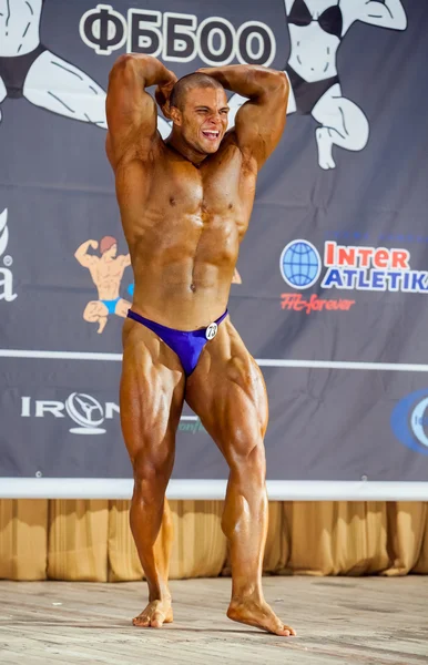 Participant in the category Men classic bodybuilding — Stock Photo, Image