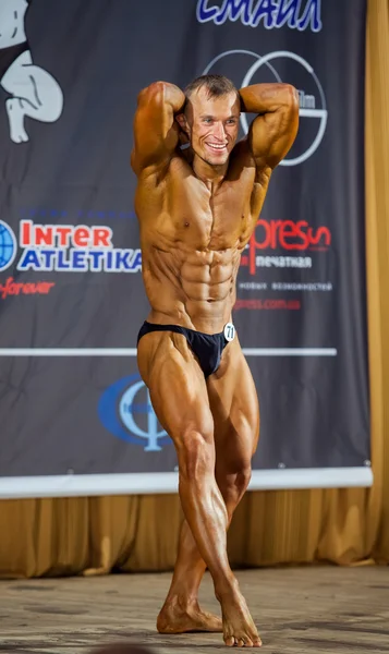 Deltagare i kategori män classic bodybuilding — Stockfoto