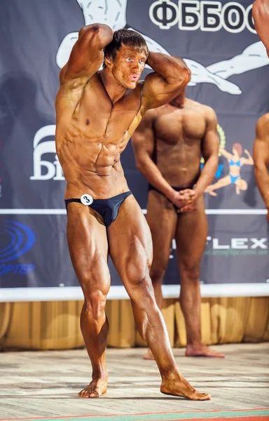 Participants in the category Men classic bodybuilding — Stock Photo, Image