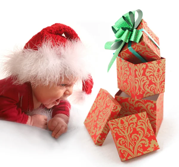 Bébé et cadeau de Noël — Photo