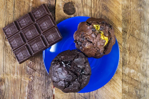Muffins and chocolate — Stock Photo, Image