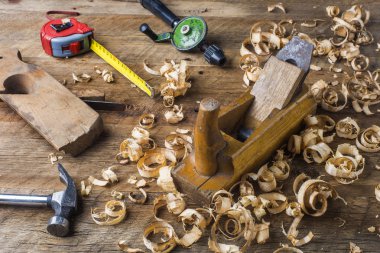 Çeşitli marangozluk aletleri