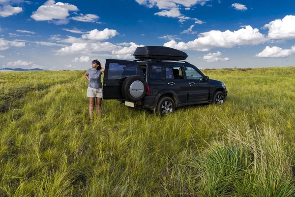 Woman at  car outdoors — Stock Photo, Image