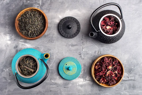 Zöld Piros Tea Különböző Teáskanna Tetejére Néző — Stock Fotó