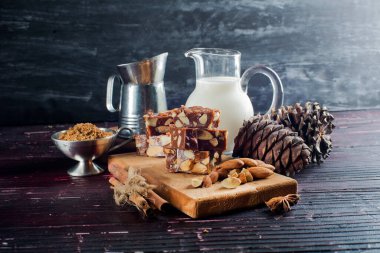 Fındıklı şerbet ve masada süt.