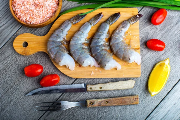 Raw Shrimp Cutting Board Knife Fork Lemon Oil — Stock Photo, Image