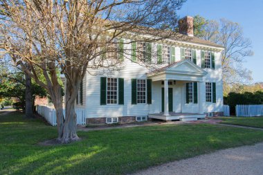 Geleneksel iki katlı Amerikan evi