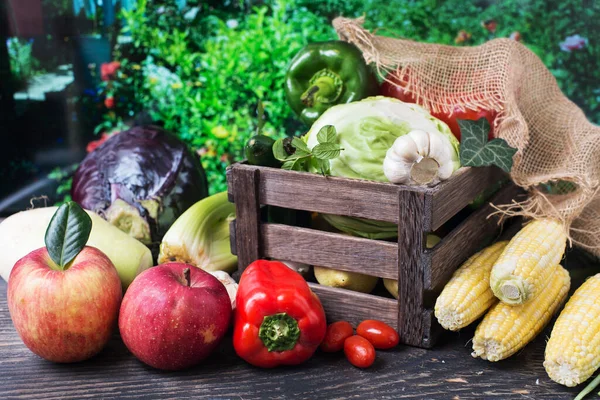 Wooden Box Full Bright Fresh Vegetables Healthy Food Set Contains — Stock Photo, Image