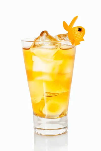 Beyaz Arka Planda Yüksek Bardakta Portakal Kokteyli — Stok fotoğraf