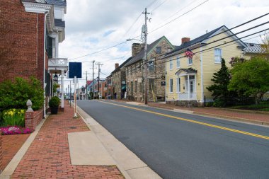 Leesburg, Virginia, ABD. Nisan 20.2021. Loudoun County, Virginia 'da tarihi bir kasaba. Washington 'dan çok uzak olmayan bir turizm kasabası..