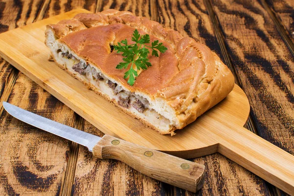 Torta Carne Appena Cotta Tavolo Legno — Foto Stock