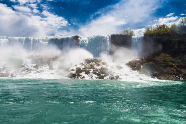 Niagara Şelalesi, Ontario, Kanada. Şelalenin ayağı ve düşen su.