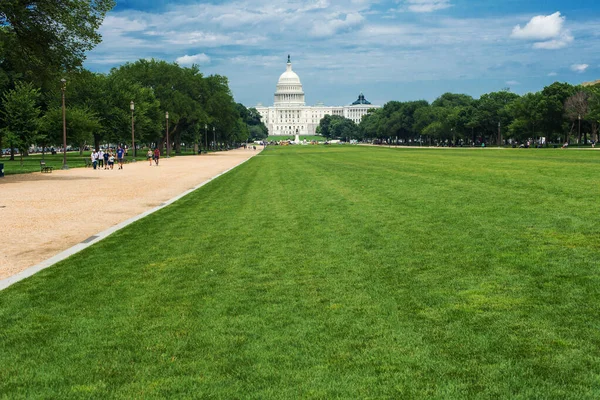 Washington Usa 2021 Június Zöld Pázsit Capitolium Előtt Egy Tiszta — Stock Fotó