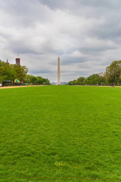 Washington Usa June 2021 Green Lawn Overlooking George Washington Monument — Stock Fotó