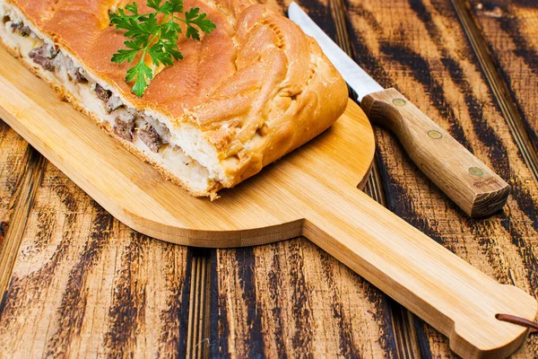 Torta Carne Appena Cotta Tavolo Legno — Foto Stock