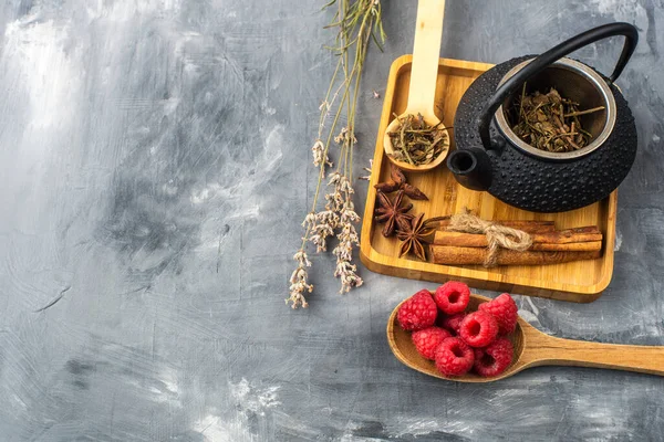 Cast Iron Teapot Tea Wooden Tray Spoon Raspberries Gray Background — Stock Photo, Image