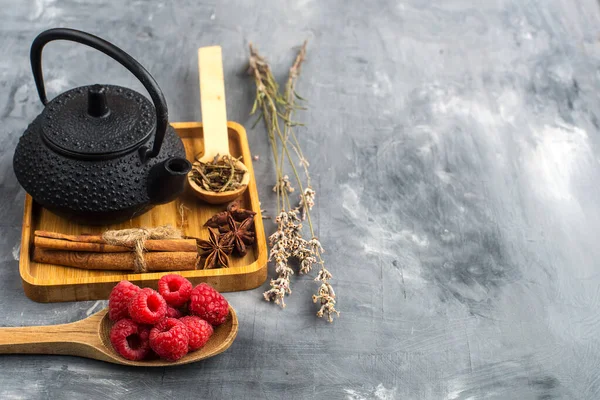 Cast Iron Teapot Tea Wooden Tray Spoon Raspberries Gray Background — Stock Photo, Image