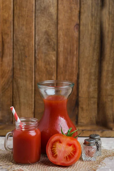 Suco Tomate Copo Tomates Frescos Guardanapo Serapilheira Espaço Para Texto — Fotografia de Stock