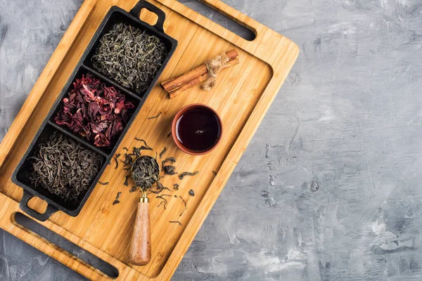 Different Tea Types Black Green Wooden Bowls Grey Table View — Stock Photo, Image