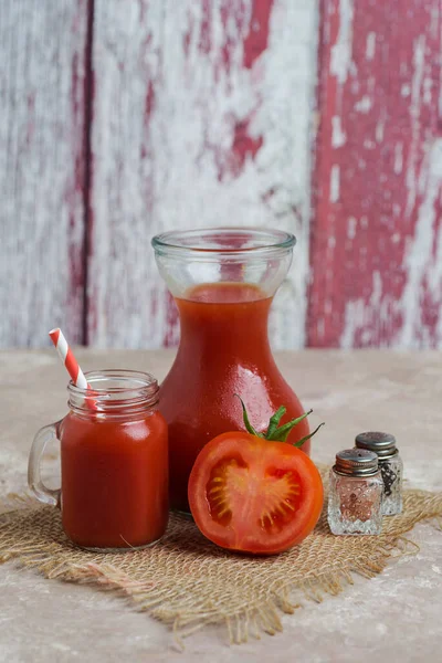 Suco Tomate Copo Tomates Frescos Guardanapo Serapilheira Espaço Para Texto — Fotografia de Stock