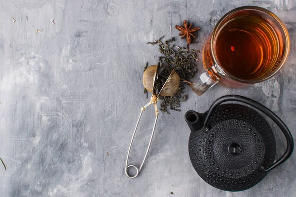 Tasse Mit Grünem Tee Mit Schwarzem Porzellankessel Und Mit Teesieb — Stockfoto