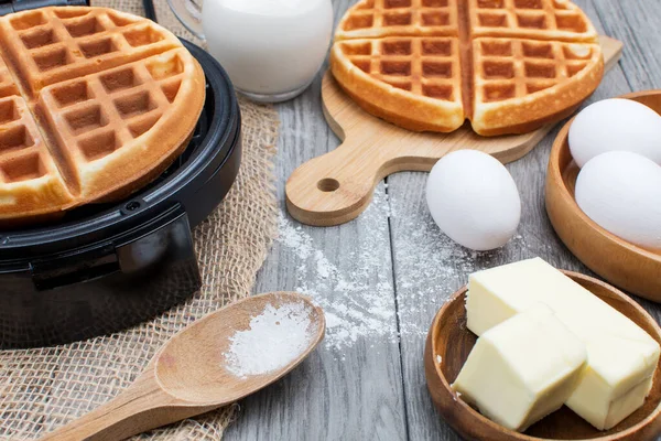 Máquina Gofres Masa Harina Leche Huevos Azúcar Mantequilla Gofres Recién — Foto de Stock