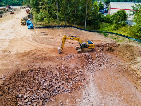 Leesburg Virginia Verenigde Staten Augustus 2021 Graafmachine Grondverzetmachines Een Bouwplaats Stockfoto