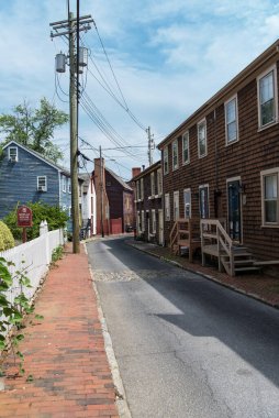 Annapolis, MD, ABD 07-25-2021 Townhouse ve tarihi Annapolis, Maryland 'deki dar sokaklar