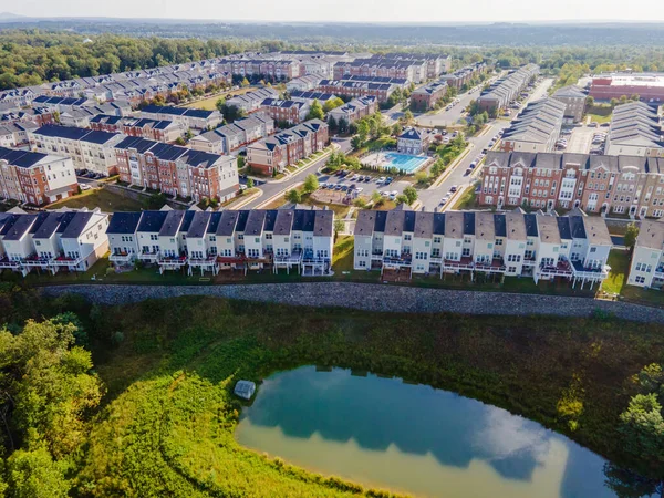 Ashburn住宅区的城市房屋和街道的自上而下的空中视图 Virginia Usa — 图库照片