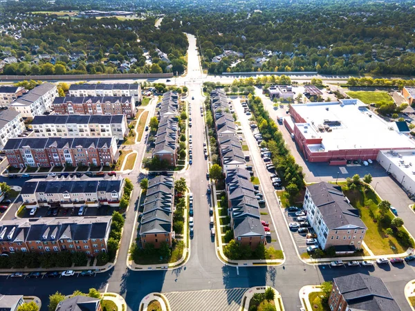 从空中俯瞰Ashburn住宅区的城市房屋和街道 Virginia Usa — 图库照片