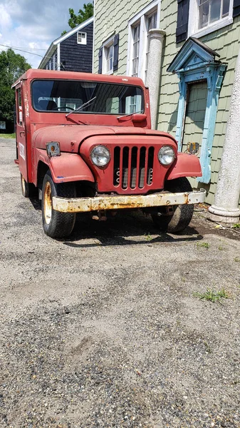 Leesburg Virginia Eua Maio 2021 Velho Jipe Vermelho Está Estacionado — Fotografia de Stock