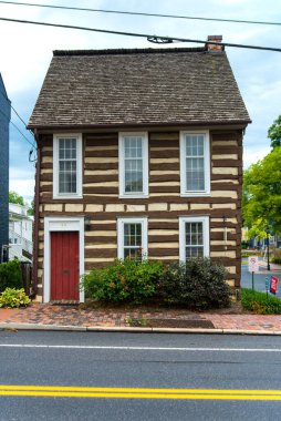 Winchester 'da. Virginia mı? ABD. 14 Ağustos 2021 Old Town Winchester 'da iki katlı eski bir kütük evi..