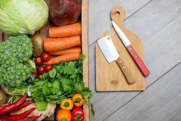 Organic Vegetables Ready Cooking Gray Kitchen Table Cutting Board Knife — Stock Photo, Image