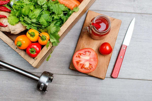 Blender Tomato Juice Tomato Cutting Board Fresh Vegetables Fruits Wooden — Stock Photo, Image