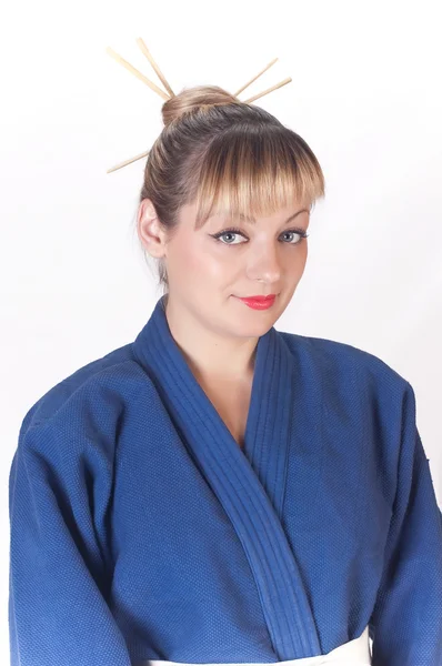 Meisje in donker blauw kimono — Stockfoto