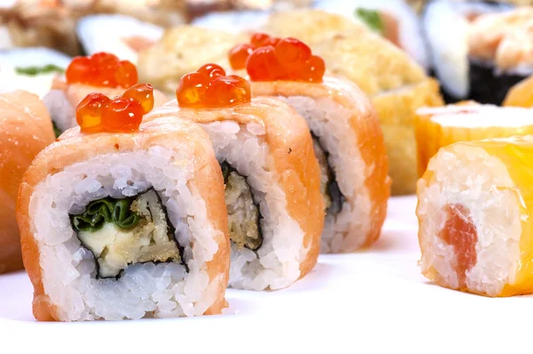 Sushi och rullar — Stockfoto