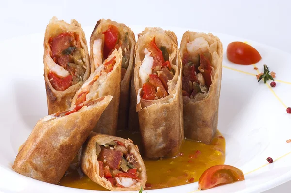 Rollos con verduras y pescado rojo — Foto de Stock