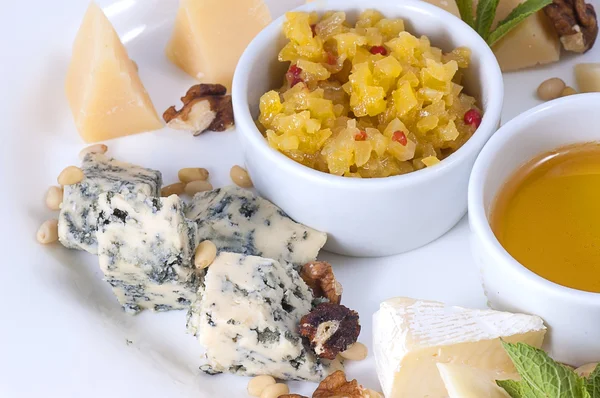 Assorted cheese — Stock Photo, Image