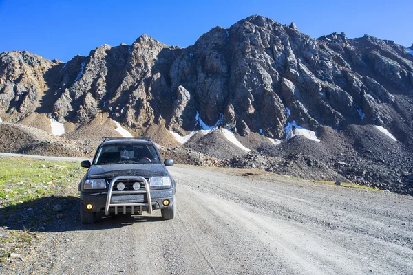 Car in mountains — Stock Photo, Image