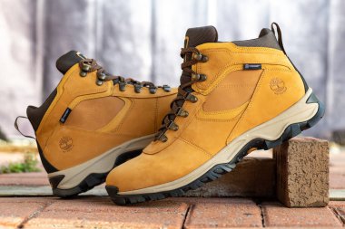 Su geçirmez, tuğlalı Timberland botları..