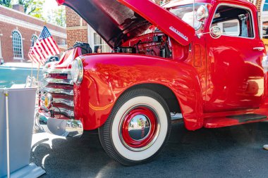Chevrolet 3100 Prevance Design vintage pikap Leesburg VA 'daki klasik araba fuarında sergilendi.