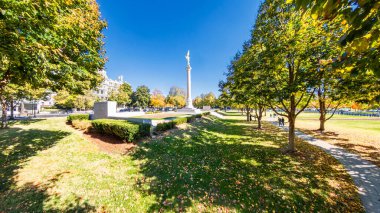 Washington, D.C. 'de sonbahar dönemi sütunlu tarihi Birinci Lig anıtı..