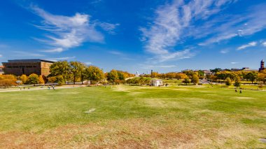 ABD Capitol 'le manzara turizmi, sonbahar yeşilliği ve Washington DC' de açık park alanı