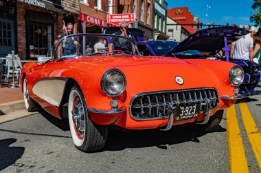 Iconic 1957 Chevrolet Corvette C1 Roadster Leesburg Virginia sokak festivalinde sergilendi