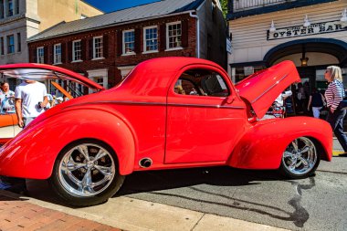Leesburg Virginia 'daki klasik araba fuarında Willis Coupe 1941 model özel araba.